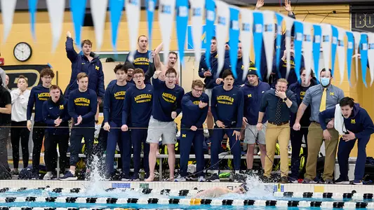 Men's Swimming & Diving Deck Cheer