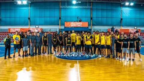 Men's Basketball 2022 Summer Trip: Team with Fos Provence Basket