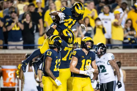 Football vs. Hawai'i