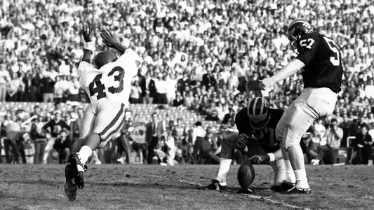 Tim Killian kicking field goal in 1970 Rose Bowl Game