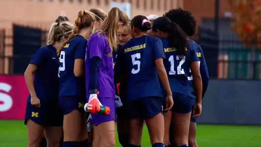 Women's Soccer Team Huddle (Dale Mouton)