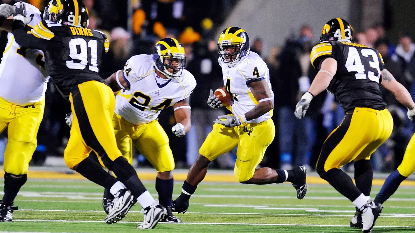 Brandon Minor (4) and Kevin Grady (24)