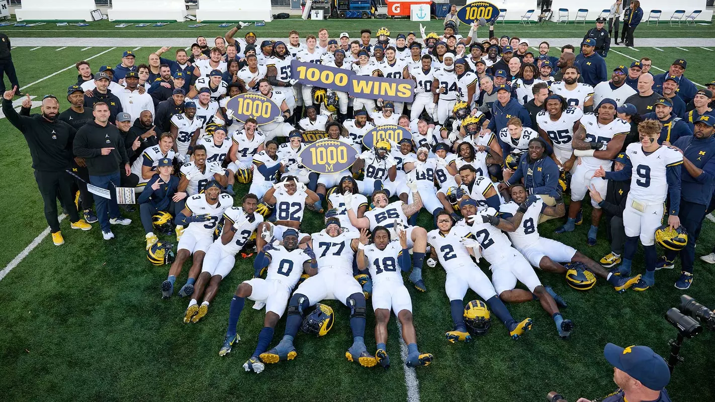 Football 1,000 Wins Team Photo