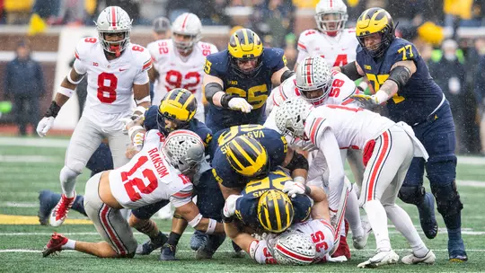 Football vs. Ohio State generic tackle