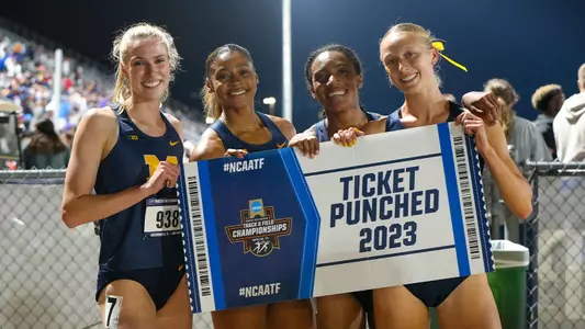 L-R: Sophie Isom, Ziyah Holman, Nikki Stephens, Aurora Rynda (TFW 4x400)