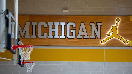 Women's basketball jumpman generic