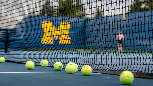 Women's Tennis Net and Balls Generic