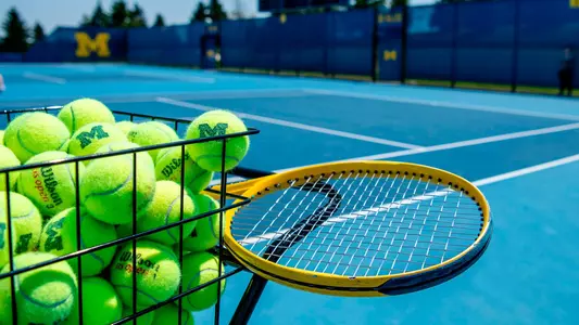 Women's Tennis Racket and Balls Generic