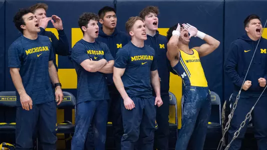 Mden's Gymnastics Team Cheering