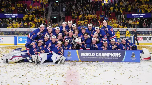 USA Team Photo with Gold Medal (IIHF)