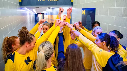 Women's Basketball Tunnel Huddle