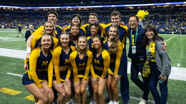 Cheer team with President Santa Ono