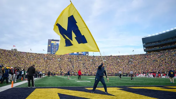 Cheer team football block m flag generic