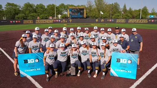 Softball 2024 Big Ten Tournament Champs Team Photo (Matthew Putney/Big Ten Conference)