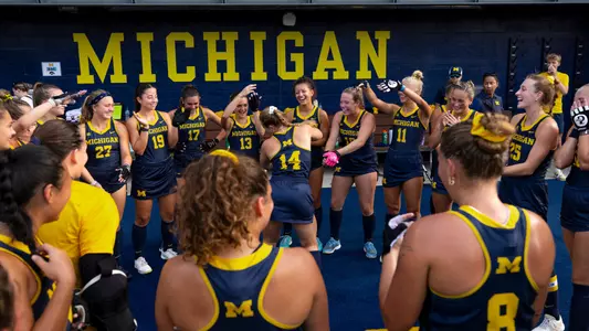Field Hockey team Huddle