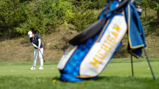 Women's Golf Putting