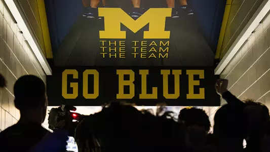 Men's Basketball In the Tunnel