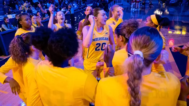 Women's Basketball Tean Huddle