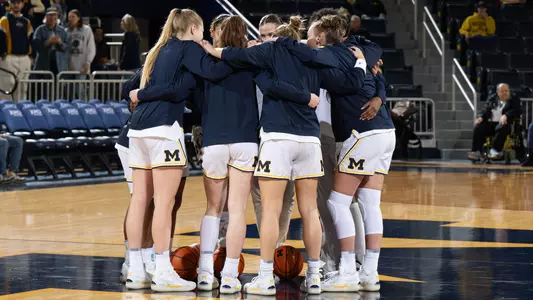 Women' basketball pregame huddle