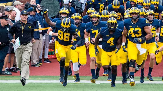 Ignoring Public Criticism Makes You a Stronger Performer Image