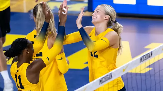 Amalia Simmons and Jenna Hanes