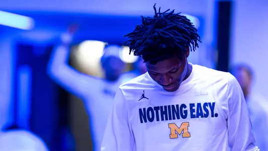 Men's Basketball in the Tunnel