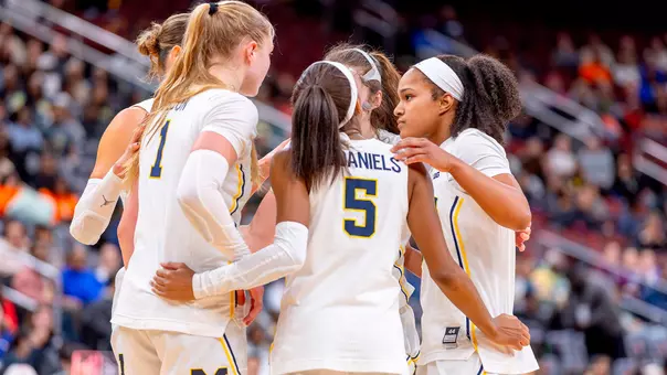 Women's Basketball Huddle