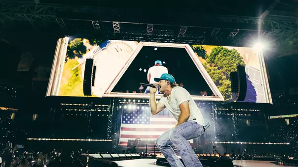 Morgan Wallen in concert performing
