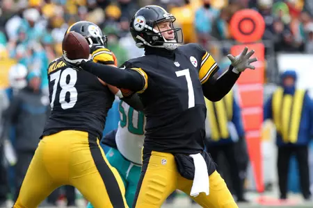 Jan 8, 2017; Pittsburgh, PA, USA; Pittsburgh Steelers quarterback Ben Roethlisberger (7) throws the ball against the Miami Dolphins in the AFC Wild Card playoff football game at Heinz Field. Mandatory Credit: Geoff Burke-USA TODAY Sport
