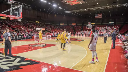 D8918 Mens Basketball vs Toledo