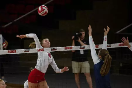 D1820 Volleyball vs UD