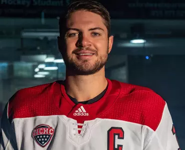 Miami 2021-22 hockey captain Derek Daschke