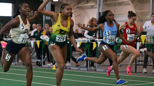 Camryn Dunn race 60m at MAC 2024 Indoors