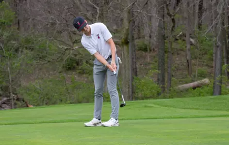 Morgan Blythe putting