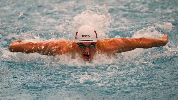Swim Dive Action shot 1/9