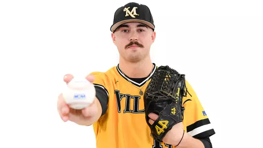 Liam Grande Action 1