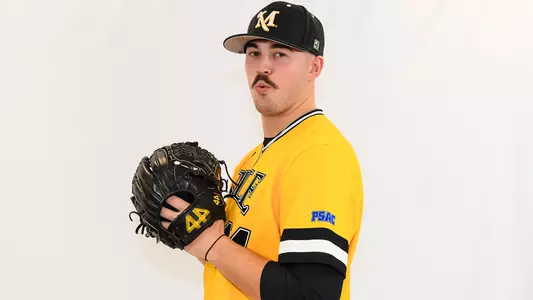 Liam Grande Action 2