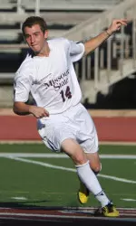 Senior Jordan Hoffman led the Bears with two shots.
