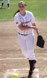 Jessie Van Es picked up her first complete game of 2014