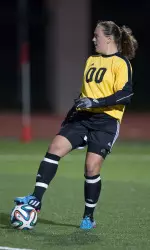 Laura Ketzer made 14 saves to keep the Bears close