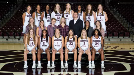 2018-19 women's basketball team photo