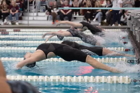 Women's Swim Start