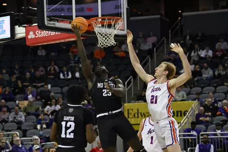 Osei-Bonsu Tallies Double-Double as Bears Fall at Evansville Image