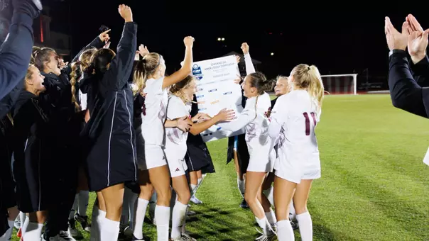 WSoc CUSA Quaterfinal Celebration Pic