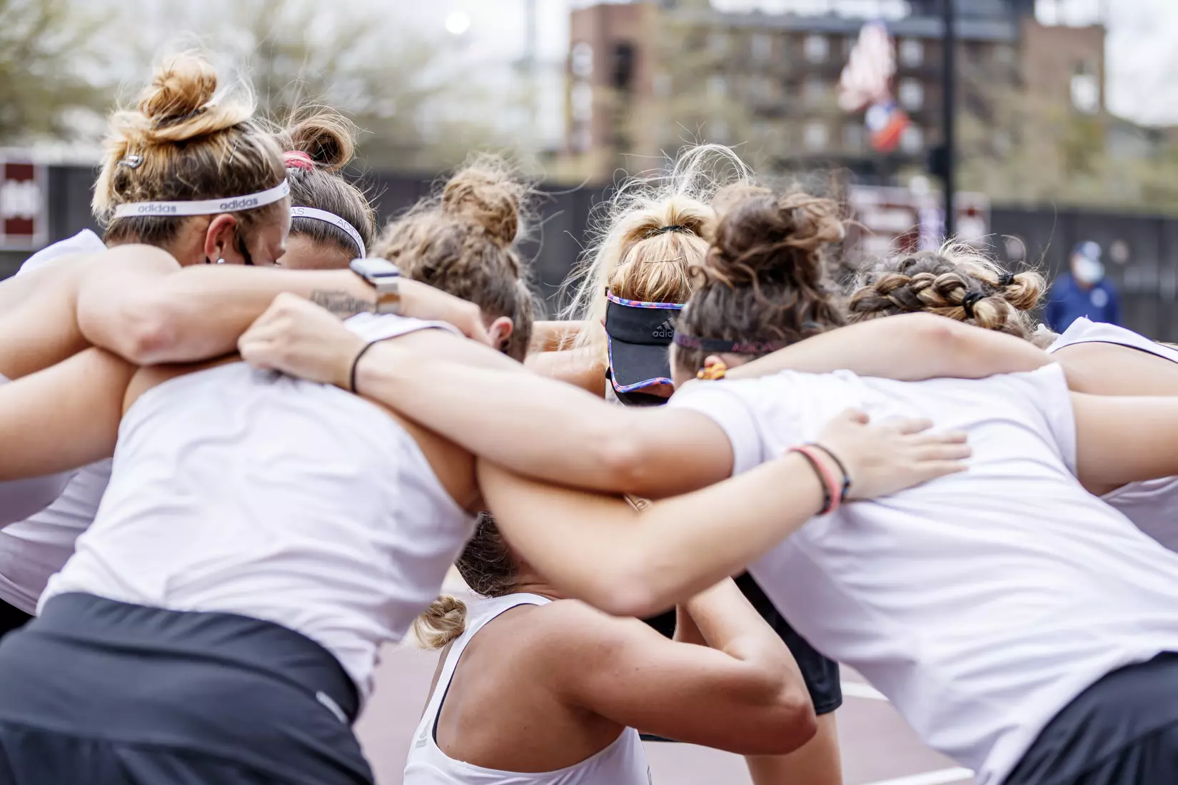 STARKVILLE, MS - MARCH 27, 2021 - Team huddle during the match between the Florida Gators and the Mississippi State Bulldogs at the AJ Pitts Tennis Centre in Starkville, MS. Photo By Sarah Triplett
