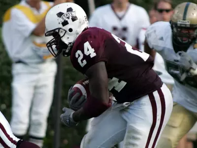 Fourth-Quarter Charge Pushes Bulldogs Past Blazers 30-13