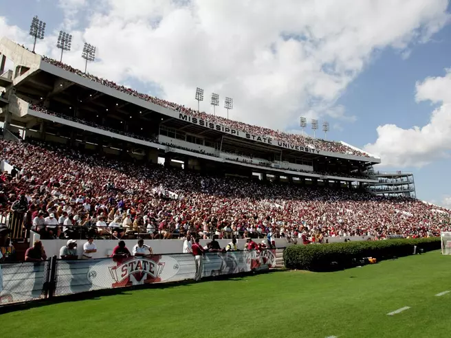 Maroon-White Spring Football Game To Be Televised Live