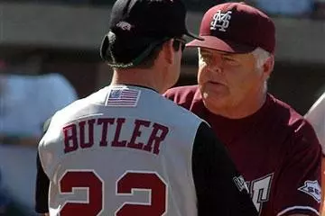 Arkansas Strikes Early To Clinch Series With 6-4 Win
