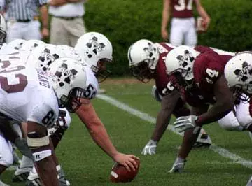 Maroon Defeats White 14-3 To Conclude Spring Drills