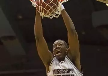 Bulldogs Fall To Hot-Shooting Gamecocks, 83-61